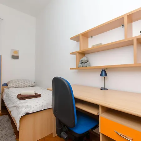 Stone Rose In Center Split