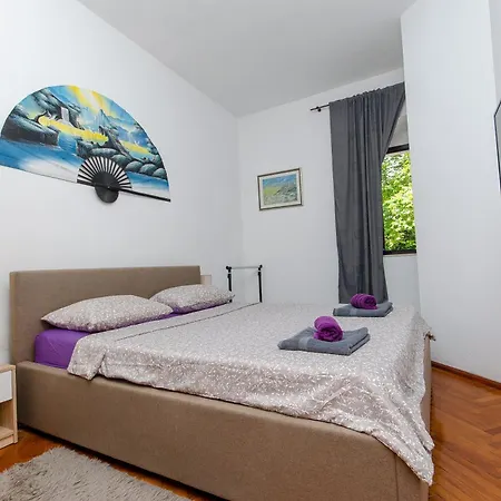 Lägenhet Stone Rose In Center Split