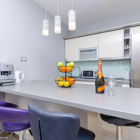 Stone Rose In Center * 스플리트