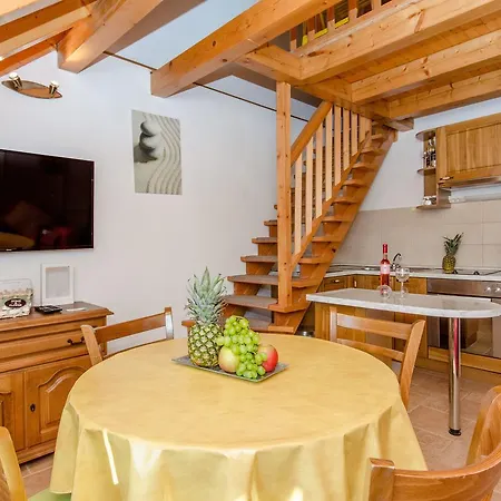 Stone Rose In Center * 스플리트