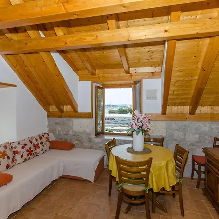 Stone Rose In Center Apartman Split