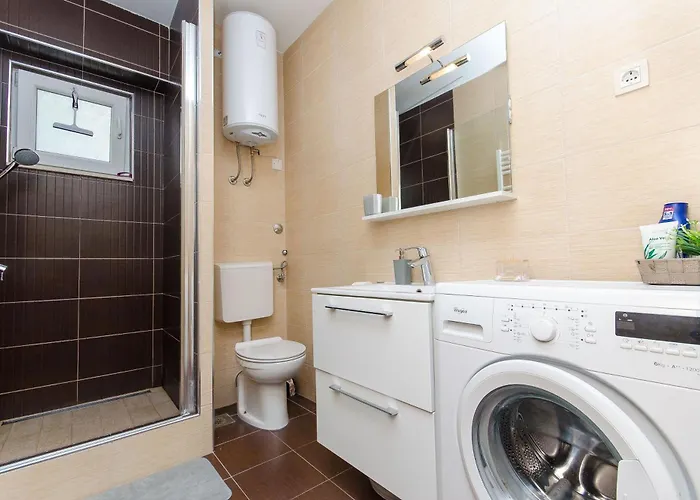 Stone Rose In Center Apartment Split