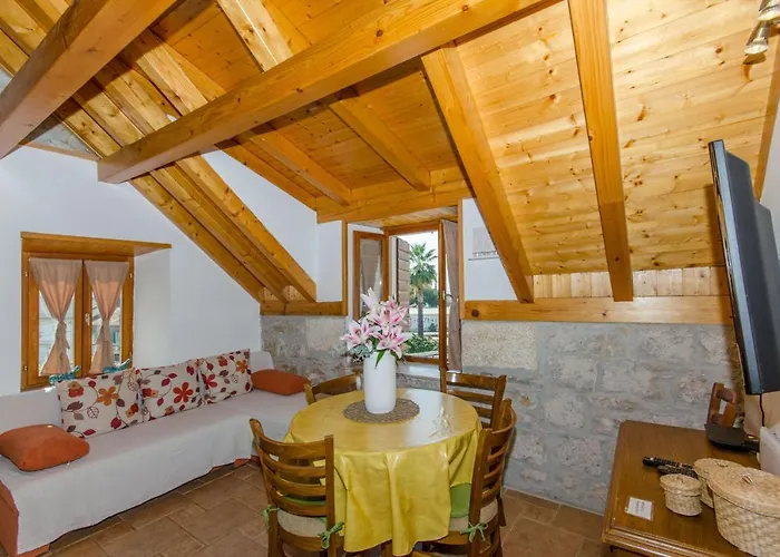 Stone Rose In Center Split