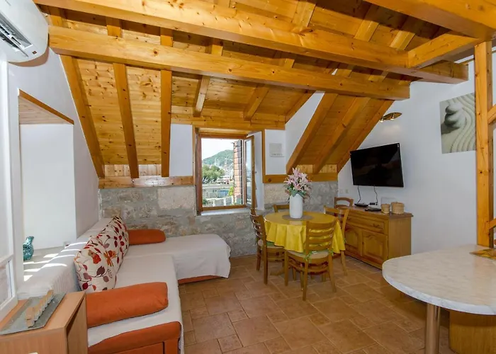 Stone Rose In Center Apartman