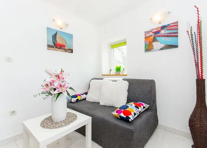 Apartment Stone Rose In Center *