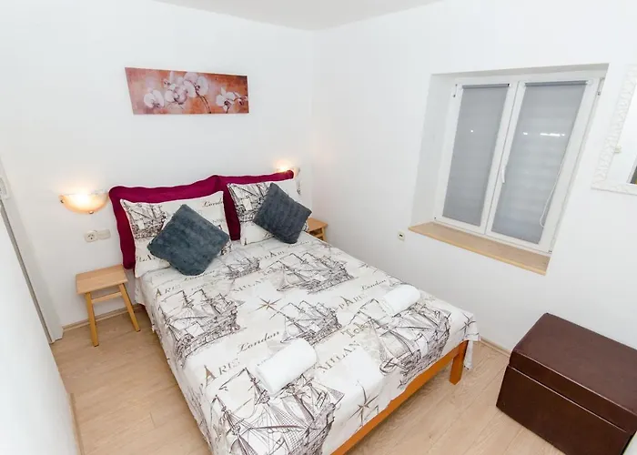 Stone Rose In Center Apartman