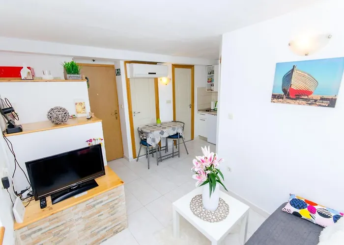 Apartment Stone Rose In Center
