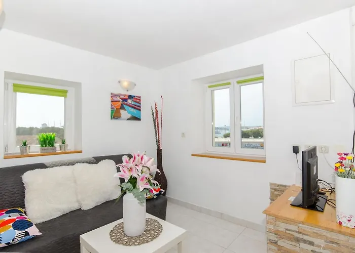 Apartment Stone Rose In Center *